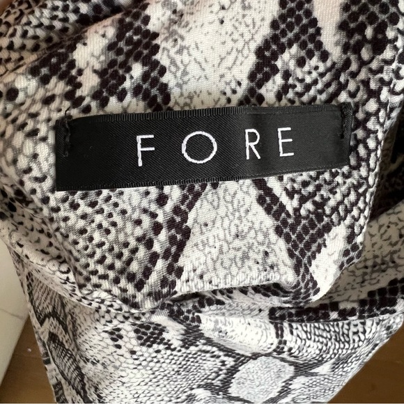 ⭕️SOLD⭕️Fore snakeskin bodysuit size medium body suit Gray White - Picture 5 of 12